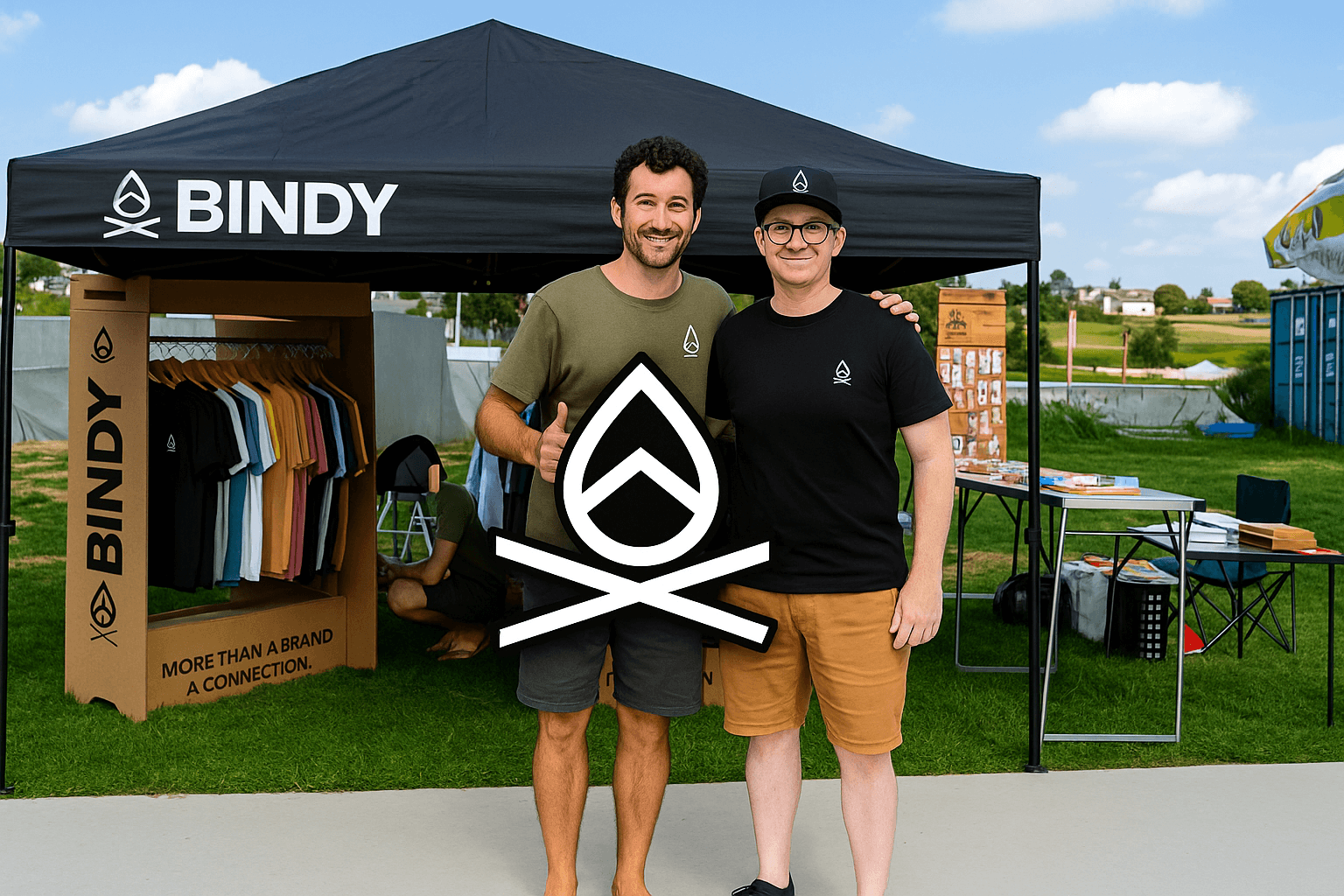 Illustration des deux fondateurs de BINDY devant leur stand, une marque de vêtements belge née autour du kitesurf et des sports de glisse.